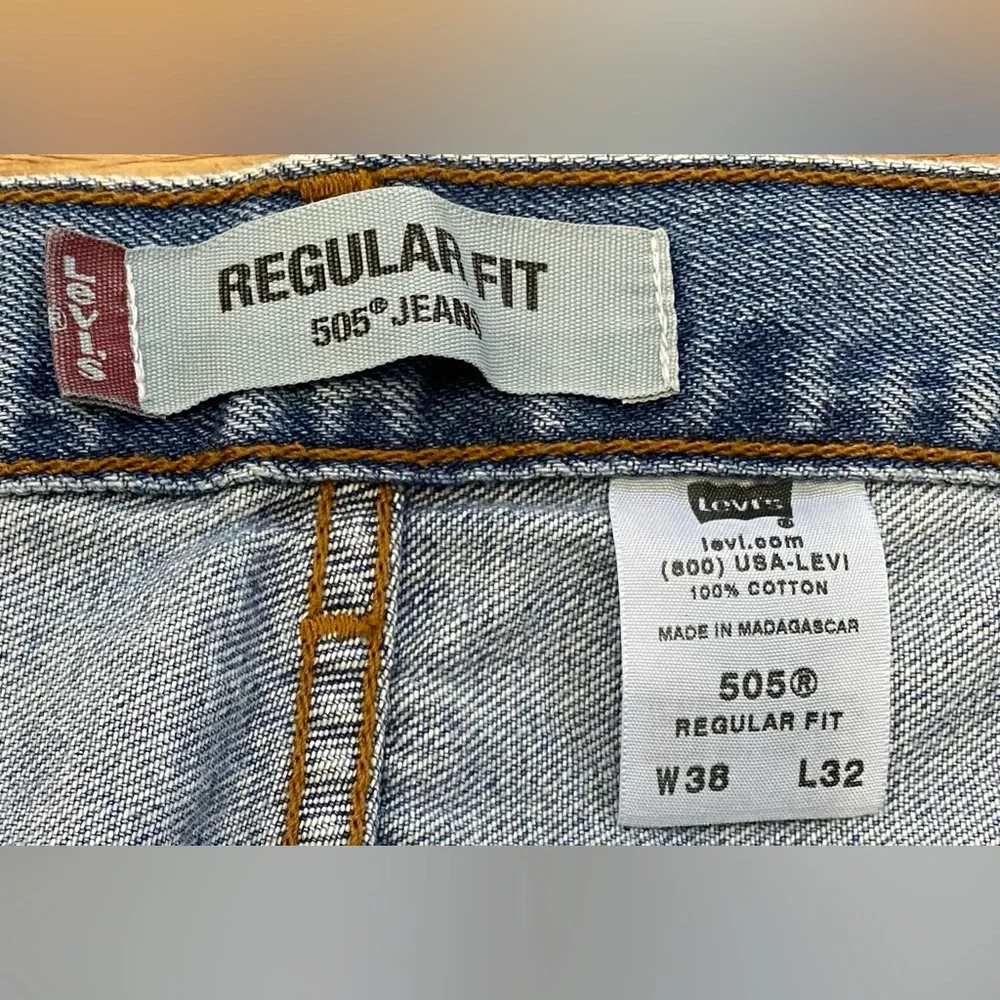 NWT Levi’s 505 Regular Fit Men’s 38X32 Denim Jeans‎